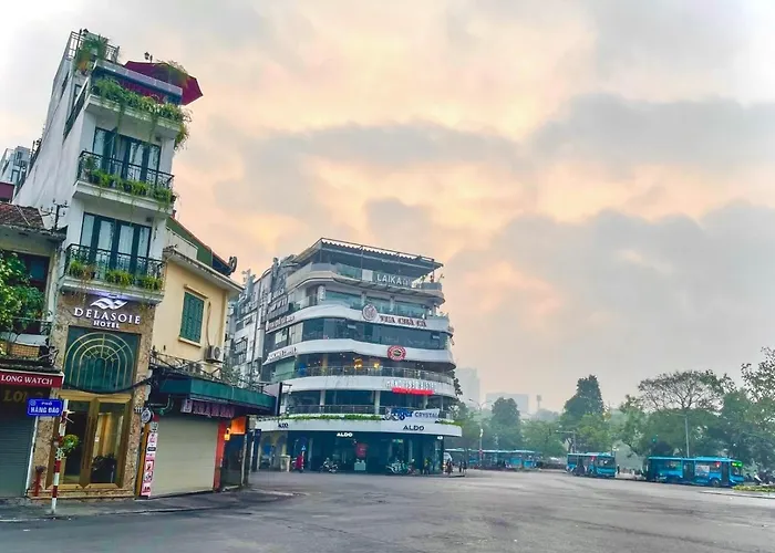 De La Soie Hotel & Travel